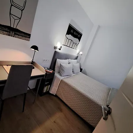 Elegant With Private Bathroom Next To Renfe Train Station Granada