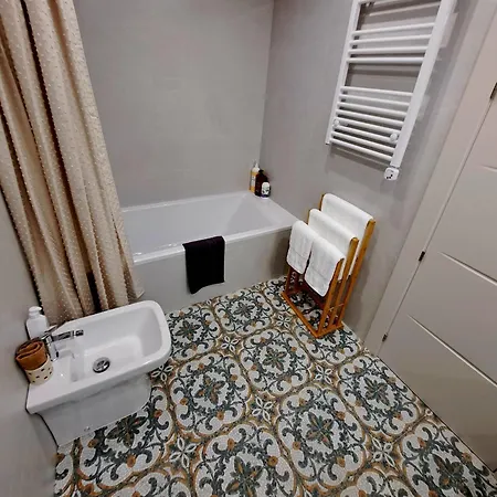 Elegant With Private Bathroom Next To Renfe Train Station Granada