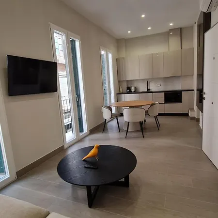 Navas 101 Cosmopolitan Loft Apartment Granada