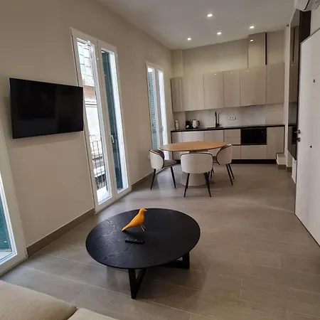 Navas 101 Cosmopolitan Loft Apartment