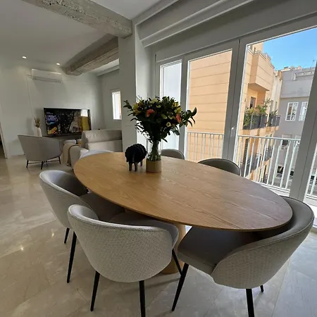 Navas Penthouse 302 By Florentia Homes