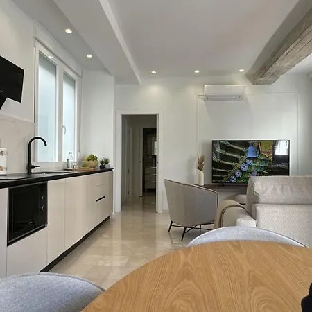 Navas Penthouse 302 By Florentia Homes