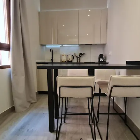 Suspiro 202 Elegant Apartment