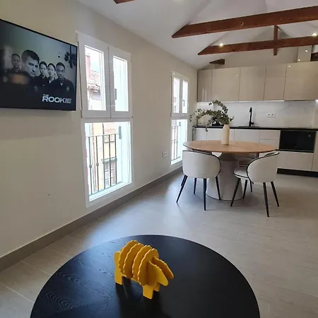 Navas Penthouse 301 By Florentia Homes Apartment