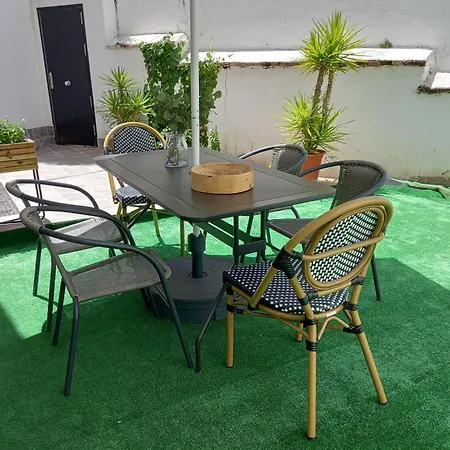 Casa Con Jardin, Aparcamiento *