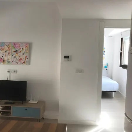 Center 2 Bedrooms *