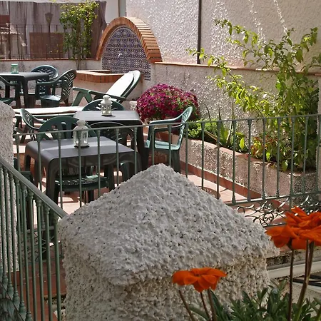 Hostal Old Town *