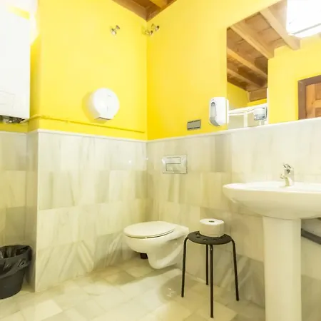 Hostal White Nest