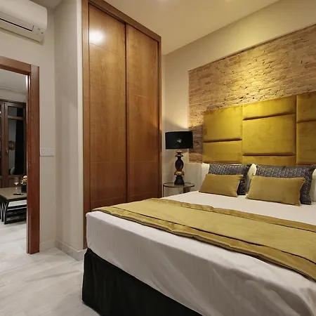 Suites Gran Via Capilla Real * Granada