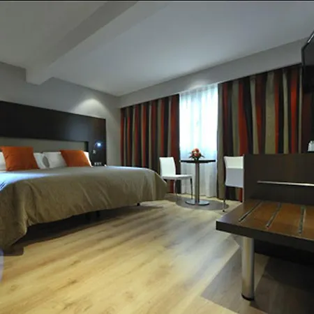 Turia Granada מלון 4*