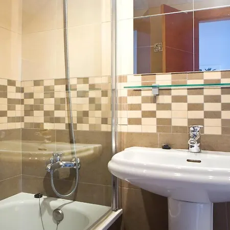 Real De Cartuja Apartments&suites Apartamento