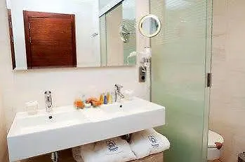 Ma Nazaries Business And Otel Granada