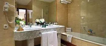 Leonardo Hotel Granada