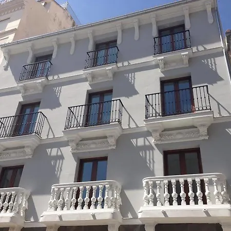 Urbanliving Gran Capitan * Granada