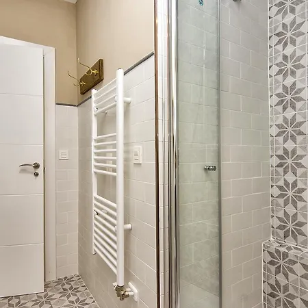 Bright & Elegant Centre 3 Bedroom Apartment Granada