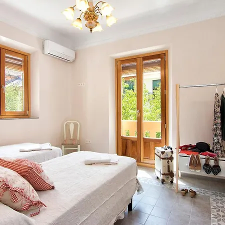 Bright & Elegant Centre 3 Bedroom *