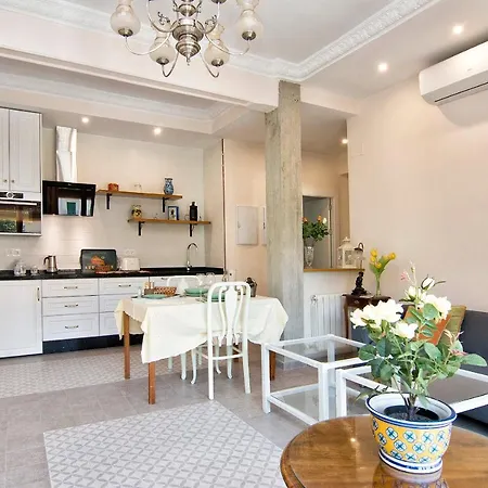 Bright & Elegant Centre 3 Bedroom Apartment
