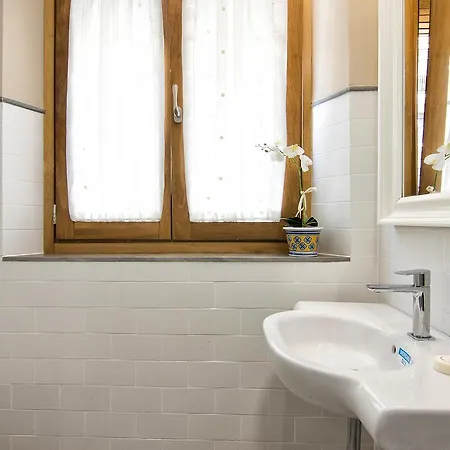 Bright & Elegant Centre 3 Bedroom Apartment Granada