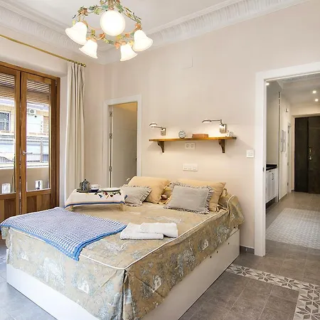 Bright & Elegant Centre 3 Bedroom Apartment Granada