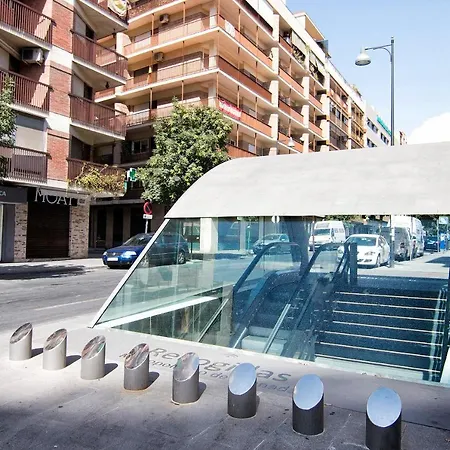 Bright & Elegant Centre 3 Bedroom Apartment