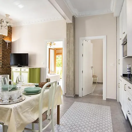 Bright & Elegant Centre 3 Bedroom Apartment Granada