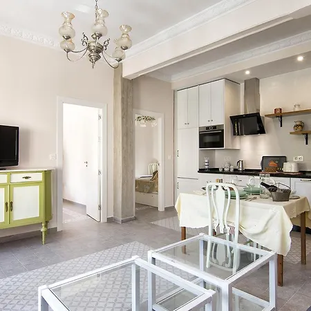 Bright & Elegant Centre 3 Bedroom Apartment
