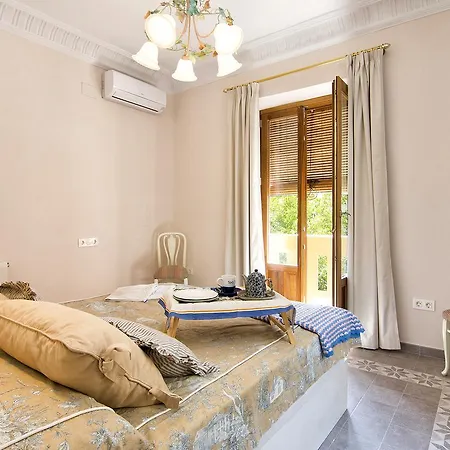 Bright & Elegant Centre 3 Bedroom Apartment