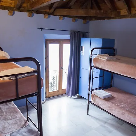 White Nest Hostal *
