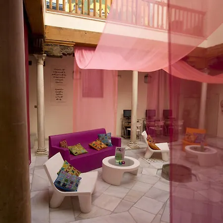 Hostal White Nest
