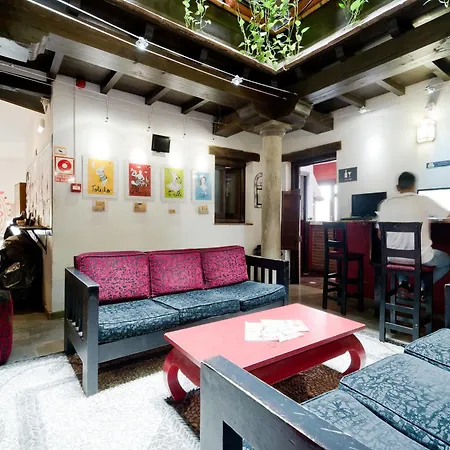 Oasis Backpackers' Granada