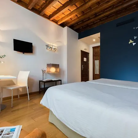 Gar Anat Boutique Hotel 3*