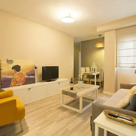 Tuanfitrion Gran Via De Colon Apartment *