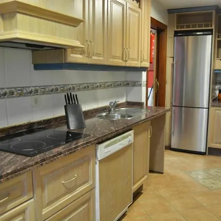 With 4 Bedrooms In Granada, With Wonderful View, Furnis Apartment