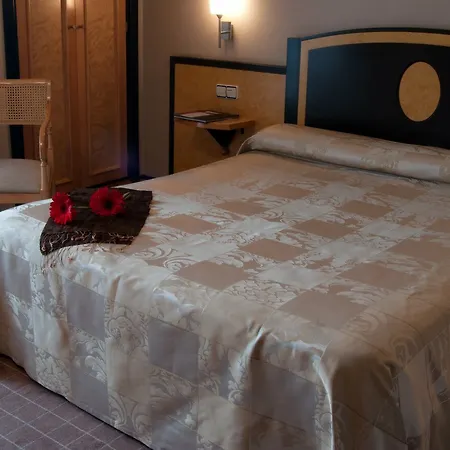 Hotell Macia Condor 4*