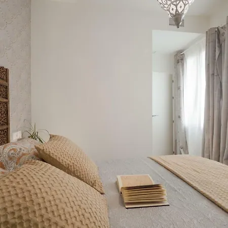 Deluxe Apartment *