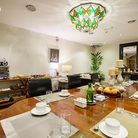 Boutique Reina Mora 2*