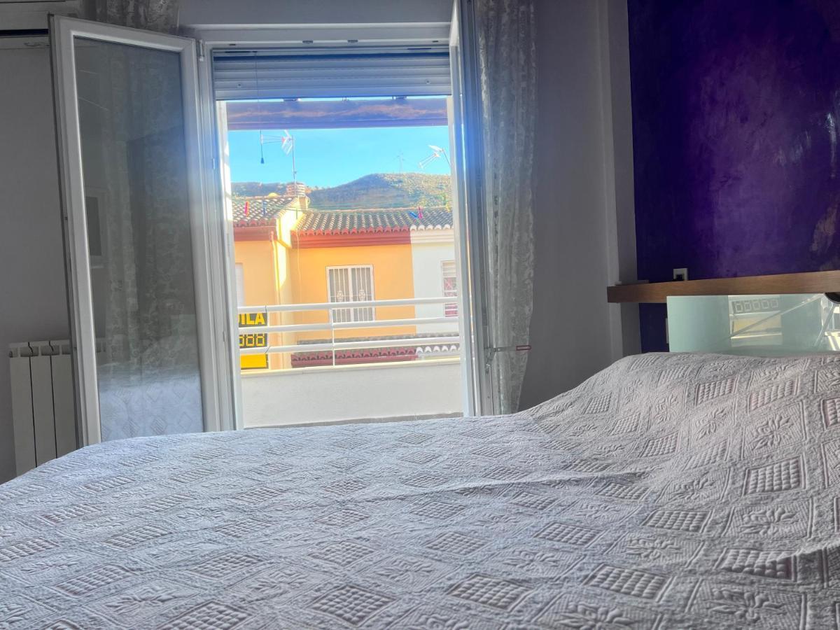 Ubytování v soukromí Casa Ideal Familias Y Grupos Con Balcones Exterior Soleada Patios Cerca Alhambra, Sierra Nevada, Rio Genil, Lancha Del Genil, Parque Llano Y Reloj Del Sol Con Barbacoas, Campo De Futbol, Circuito Gimnasia Granada