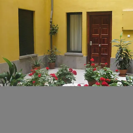 Viviendas Turisticas Vacacionales Puerta Real Hotel *