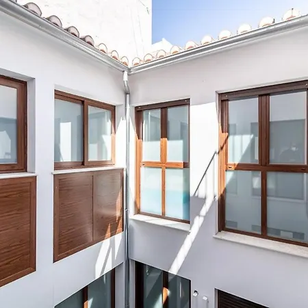Grace - 3 Bedroom Centre Apartment