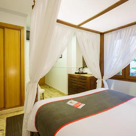 Hotel Boutique Reina Mora 2*