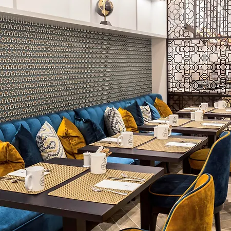 Hotell Eurostars Puerta Real 4*