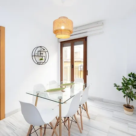 Grace - 3 Bedroom Centre Apartment *