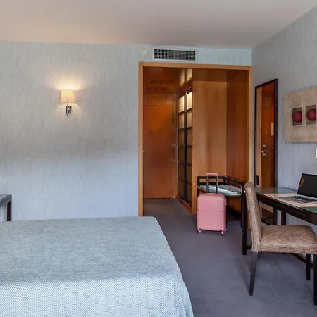 Hotel Macià Real De La Alhambra 4*