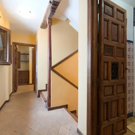 Comfortable House In With Private Parking Granada