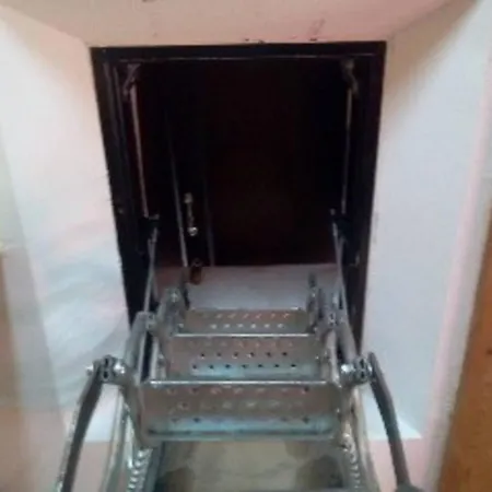 Comfortable House In With Private Parking *