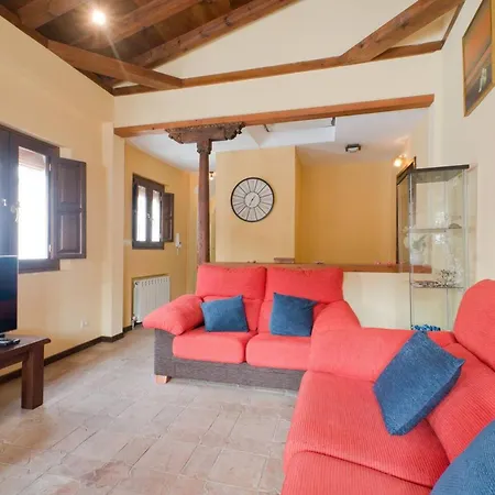 Comfortable House In With Private Parking *