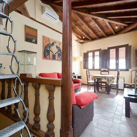 Comfortable House In With Private Parking Granada