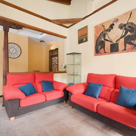 Holiday home Comfortable House In With Private Parking