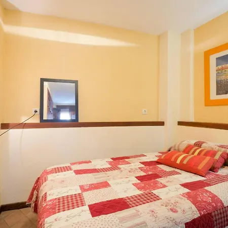 Comfortable House In With Private Parking *