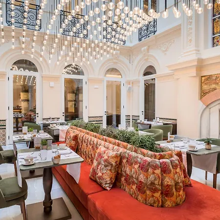 Otel Palacio Gran Via, A Royal Hideaway